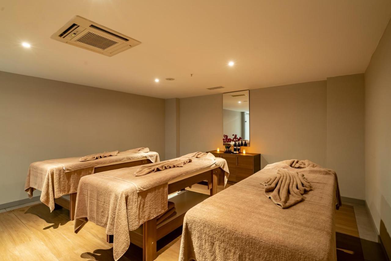 Megasaray Westbeach Antalya Kültér fotó Massage beds