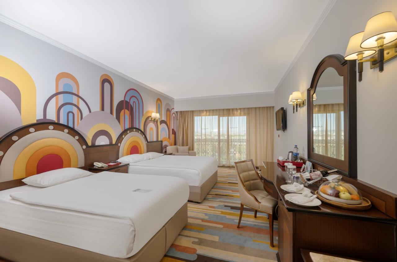 Megasaray Westbeach Antalya Kültér fotó A room at the hotel