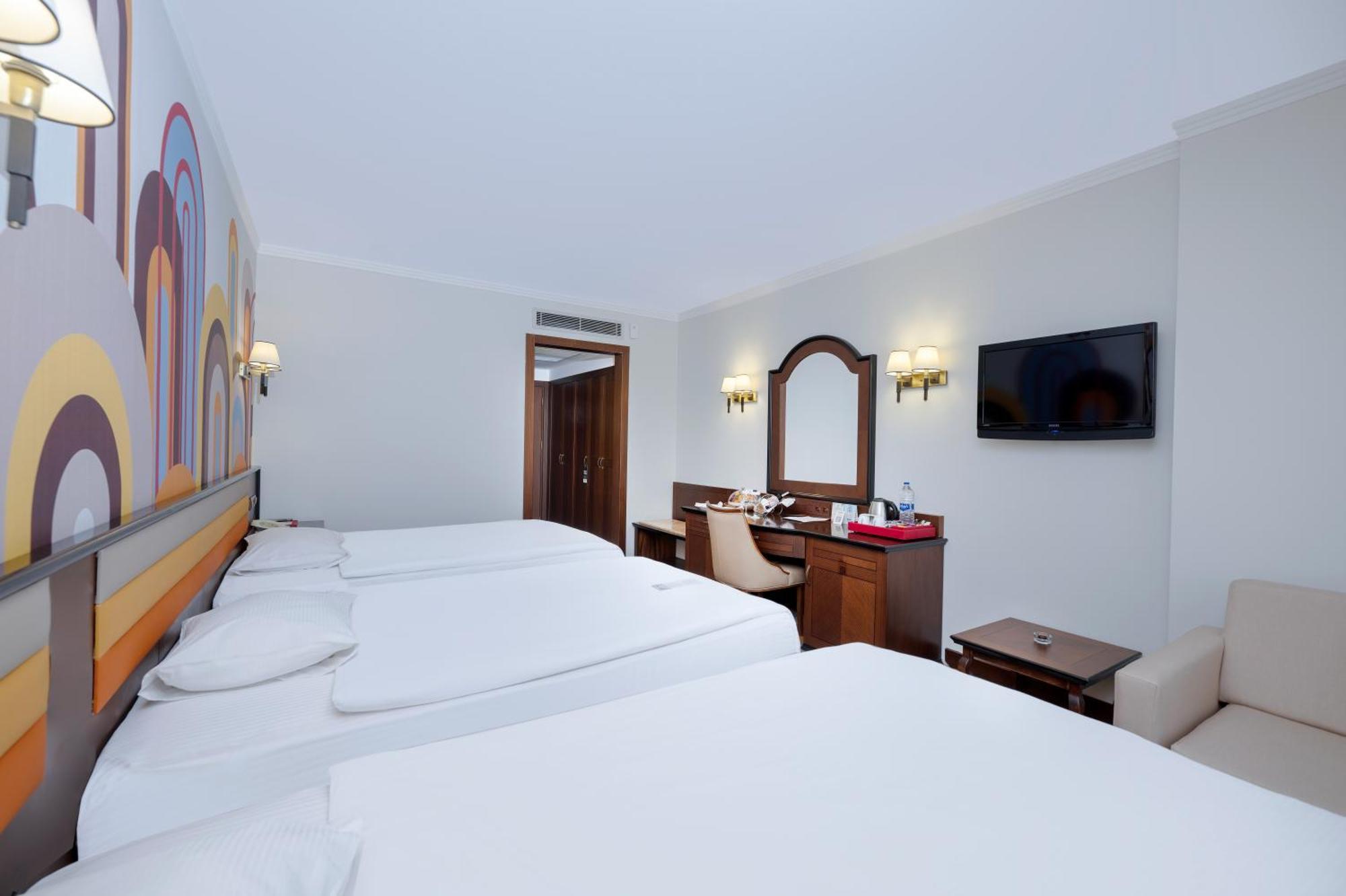 Megasaray Westbeach Antalya Kültér fotó A room at the hotel